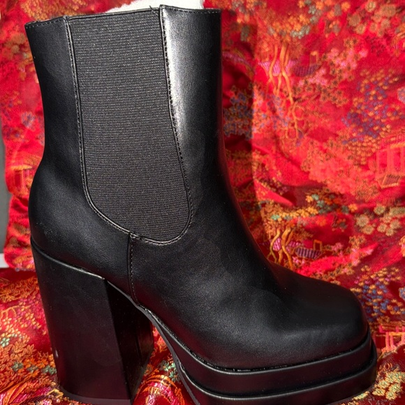 Wild Pair Black Ankle Boots - Picture 1 of 2